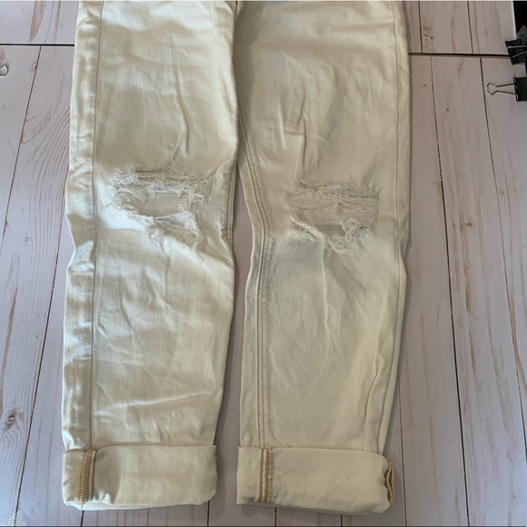 American Eagle Mom Jean - Picture 4 of 9